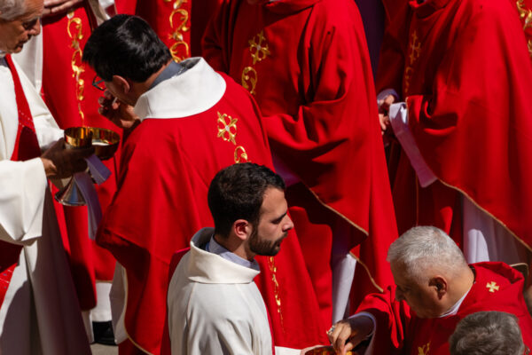 One Key to a Successful Campaign for Pope? Act Like You’re Not Campaigning.